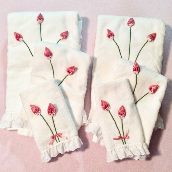 Satin Rosebud Applique Fieldcrest Bath Towels Vintage Towels Eyelet Ruffle  Hem 