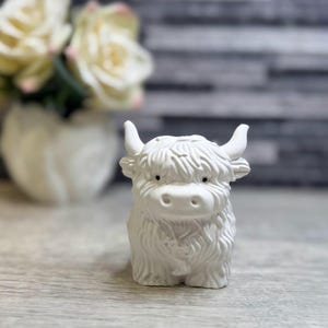 Adorable difusor de aceite esencial de vaca de las Tierras Altas hecho a mano / Regalo de fragancia para decoración del hogar.