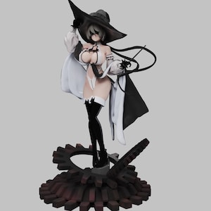 Pode incluir: Estatueta de uma mulher com uma roupa de bruxa, com um chapéu preto grande, roupas brancas e pretas e botas pretas. A figura está sobre uma base em forma de engrenagem, em um fundo neutro.