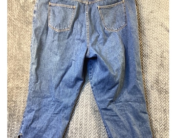 Bill Blass Women's Size 16 Medium Wash Cotton Capri Jeans Side Slit Mom Cottage
