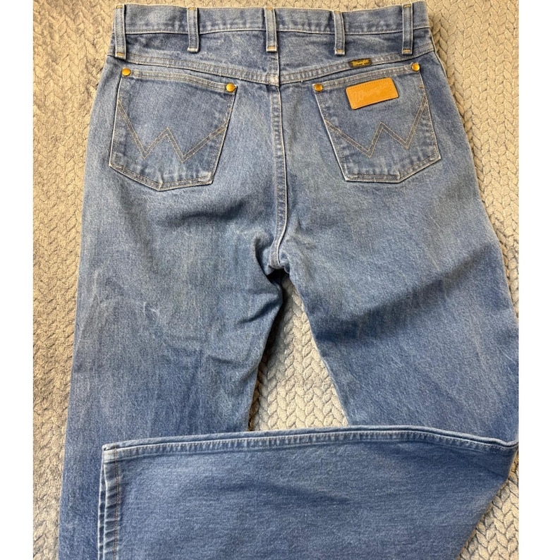 Pantalones vaqueros Wrangler Vintage Cowboy Cut Original Fit para hombre, de mezclilla azul, talla 33x34 (36x32) imagen 1