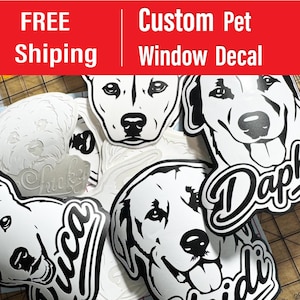 Puede incluir: Una colecci&oacute;n de calcoman&iacute;as personalizadas para ventanas con ilustraciones gr&aacute;ficas en blanco y negro de caras de perros. Cada calcoman&iacute;a incluye un nombre estilizado escrito en letra cursiva debajo del retrato del animal.