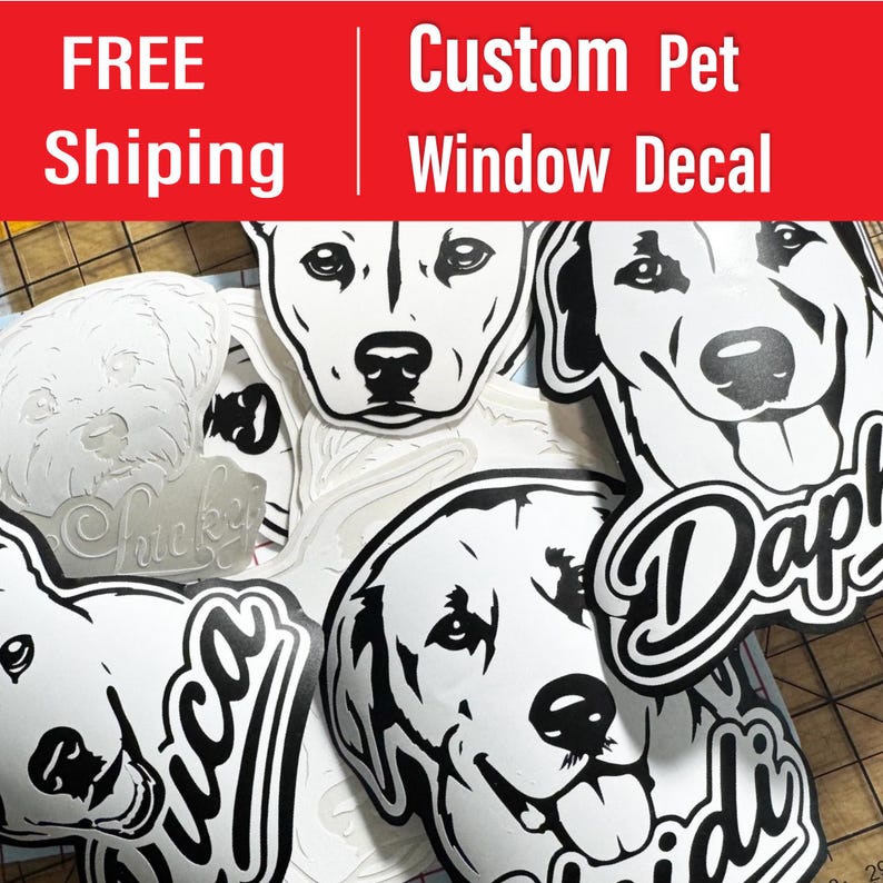 Puede incluir: Una colecci&oacute;n de calcoman&iacute;as personalizadas para ventanas con ilustraciones gr&aacute;ficas en blanco y negro de caras de perros. Cada calcoman&iacute;a incluye un nombre estilizado escrito en letra cursiva debajo del retrato del animal.