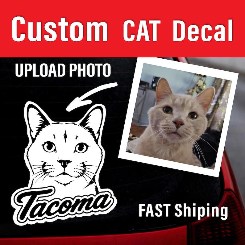 Puede incluir: Una calcoman&iacute;a de gato personalizada con una ilustraci&oacute;n de l&iacute;nea blanca de una cara de gato con el texto Tacoma debajo. Una flecha apunta a una foto cuadrada de un gato de color claro. El texto Custom CAT Decal y UPLOAD PHOTO son visibles.