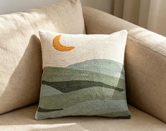 Funda de almohada Luna sobre colinas verdes / Funda de cojín bordada con mechones / Cojín decorativo con paisaje natural / Solo funda