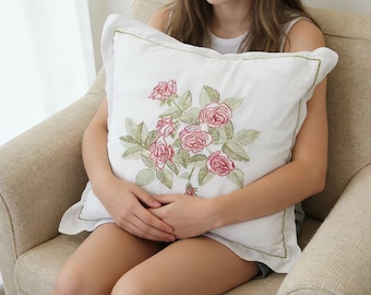 Funda de almohada con rosas bordadas de 40,6 x 40,6 cm, de algodón, con diseño floral, estilo rústico romántico, decoración vintage para el hogar.