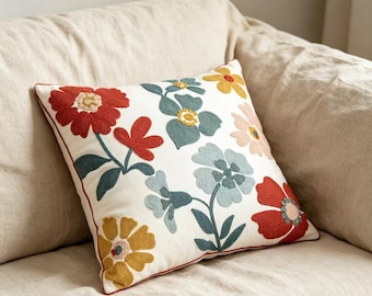 Funda de almohada bordada con flores, funda de cojín botánica de algodón, cojín decorativo floral de estilo rústico, decoración del hogar inspirada en la jardinería.