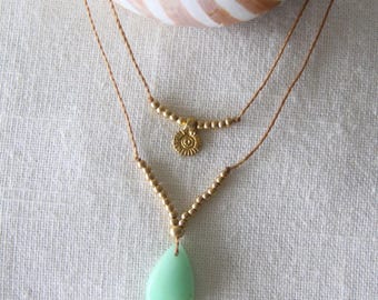 Collar con dije de sol de crisoprasa