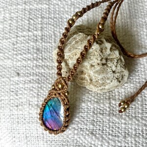 Labradoriet macramé ketting