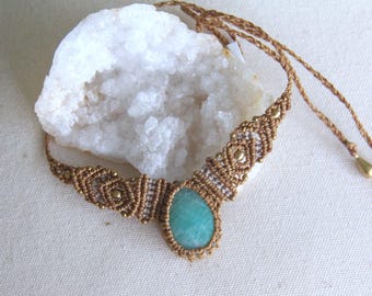 Gargantilla de macramé y amazonita