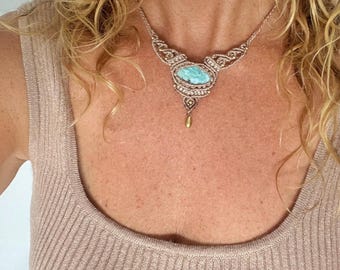 Collar de macramé con larimar