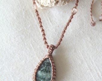 Collar de macramé de serafinita