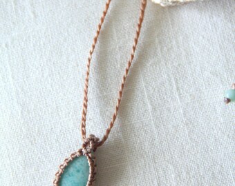 Collar de macramé con concha de amazonita