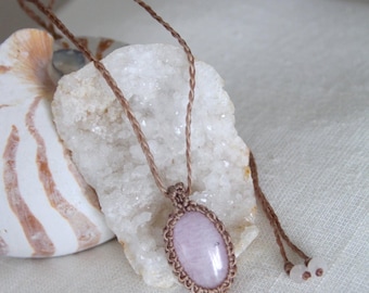 Collar de macramé de kunzita