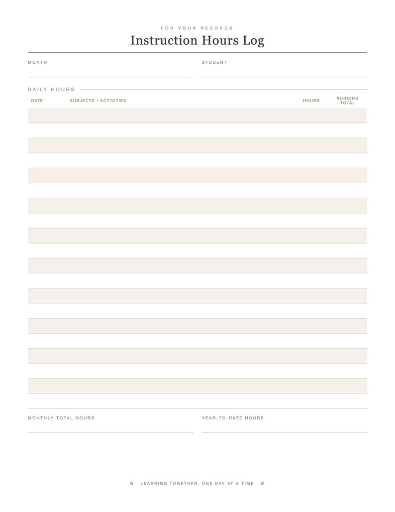 以下が含まれることがあります： 黒いテキストが記載された白いInstruction Hours Logフォーム。ヘッダーにはFOR YOUR RECORDSとInstruction Hours Logと書かれています。月、生徒の記入欄、日付、科目/活動、時間、合計時間の表が含まれています。フッターにはLEARNING TOGETHER, ONE DAY AT A TIMEと書かれています。