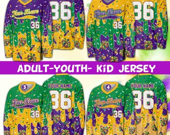 Camiseta de hockey personalizada con nombre de Mardi Gras, camiseta de hockey personalizada con flor de lis y helado Sprinkles, atuendo de carnaval de Mardi Gras para comparsas.
