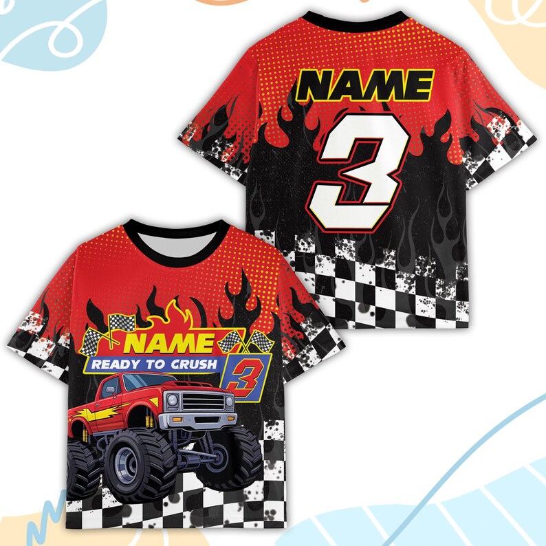 Peut inclure: T-shirt graphique rouge et noir avec un motif de monster truck. Le t-shirt comprend le texte "NAME" et le chiffre "3" en blanc. Des flammes et un motif de drapeau &agrave; damier sont &eacute;galement pr&eacute;sents. Le t-shirt est sur le th&egrave;me de la course.