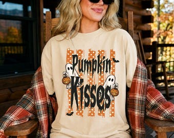 Vintage Pumpkin Kisses Halloween Shirt, Halloween Ghost Pumpkin Tee, Striped Halloween Design Tshirt, Cute Halloween Shirt