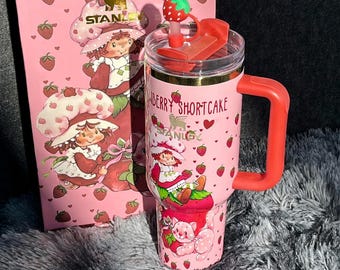 Vaso térmico Strawberry Shortcake de 1,2 litros, estilo Stanley, taza de viaje aislante, regalo para San Valentín, Día de la Madre o Navidad para ella, color rosa claro.