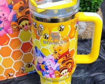 Vaso térmico de Winnie the Pooh de 1,2 litros (40 oz), estilo Stanley, taza de viaje aislante, regalo ideal para San Valentín, Día de la Madre o Navidad.