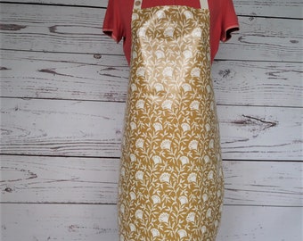 Ochre and White Oilcloth Adult Apron, Leaf and Fan Print