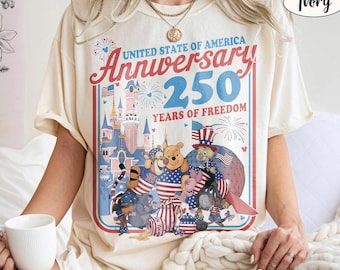 Koszulka z Kubusiem Puchatkiem z okazji 4 lipca USA z okazji 250. rocznicy ślubu, w kolorach Comfort, z patriotycznym nadrukiem Kubusia Puchatka i Przyjaciół z 1776 r. i 2026 r., prezent na rodzinną wycieczkę