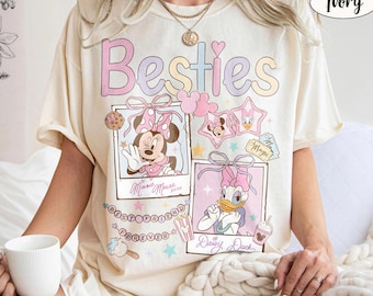 Koszulka z kokardą Minnie i Daisy Coquette w kolorach Comfort, koszulka Retro Disney Besties, pasująca stylizacja na wycieczkę do Disneylandu dla dziewczynek w 2026 roku, prezent dla grupy Disney