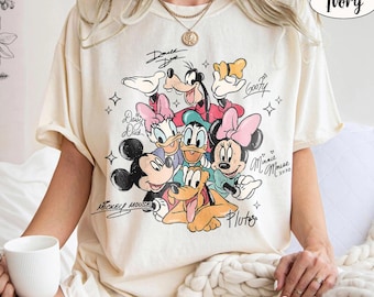 Koszulka Mickey and Friends Comfort Colors, koszulka z podpisami Mickey Co. w stylu retro, koszulka rodzinna z motywem wycieczki do Disneylandu w 2026 roku, wycieczka do Disneyworldu