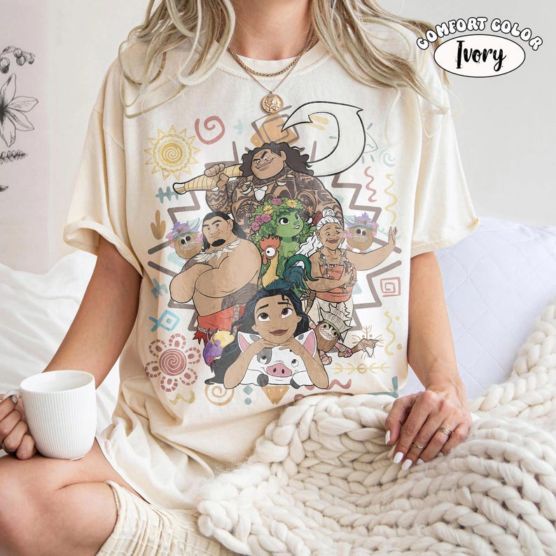 Camiseta vintage de los 90 de Disney Moana Princess Comfort Colors, camiseta retro de Ariel, Rapunzel y Tiana, regalo ideal para el viaje familiar a Disneyland 2026. Ivory/Natural/Sand