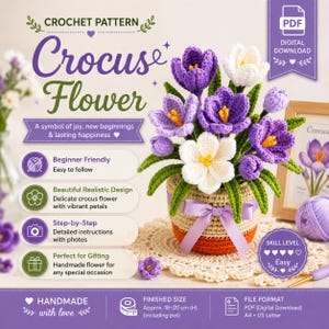 Könnte beinhalten: Ein Häkelmuster für einen Krokusblumenstrauß. Der Strauß zeigt lila und weiße Blumen mit grünen Blättern in einem gewebten Topf. Das Muster ist für Anfänger geeignet und enthält detaillierte Anweisungen mit Fotos. Die fertige Größe beträgt ca. 18-20 cm hoch.