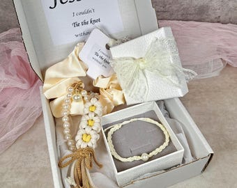 Personlised bridesmaid gift set | custom bridesmaid proposal | maid of honour gift | thread bracelet | Bridesmaid jeweley | bridesmaid gift