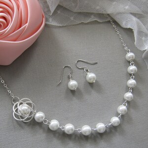 Set zilveren parelketting met gedraaide bloemen en oorbellen, bruidsmeisjesketting, huwelijkssieraden - W011S (kies je parelkleur)