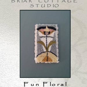 Puede incluir: Un diseño de punto de aguja o de aguja para un motivo floral. El patrón se llama "Fun Floral" y es de Briar Cottage Studio.