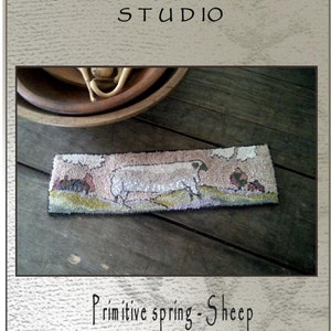 Peut inclure: Patron de point d'aiguille ou de broderie pour un mouton printanier primitif. Le motif mesure 10 1/2 pouces par 3 pouces et comprend un code couleur pour les fils DMC et Valdani. Le motif s'appelle "Primitive Spring - Sheep" et porte le numéro PNP 26.
