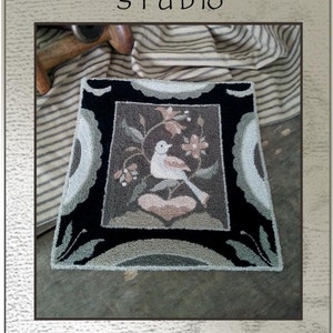 Peut inclure: Patron de point d'aiguille ou de broderie pour un motif d'oiseau et de fleurs d'art populaire. Le motif s'appelle "Folky" et est de Briar Cottage Studio. Le motif mesure 20,3 cm sur 21,6 cm.