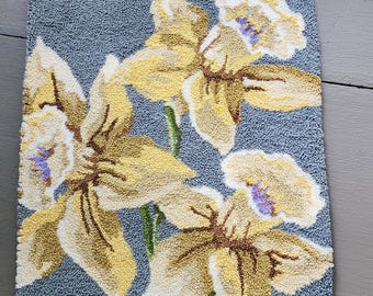 TERMINADO - Punch Needle - (Narcisos) - diseñado y perforado por Kate Gillery en © Briar Cottage