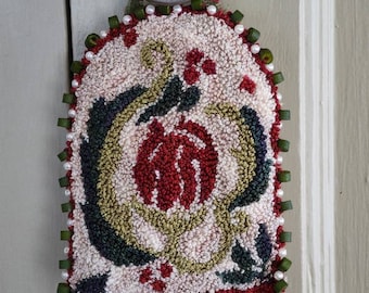 ACABADO - Punch Needle - (Olde chimes 2) - diseñado y perforado por Kate Gillery en © Briar Cottage