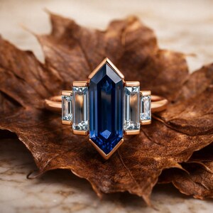 Anillo de zafiro azul (piedra de nacimiento) / Anillo de compromiso único de 5 piedras con corte hexagonal / Anillo de promesa para ella / Regalos de aniversario