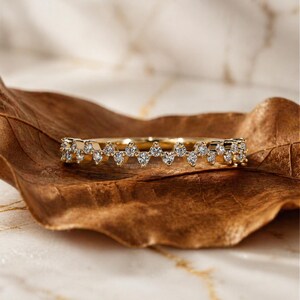 14金イエローゴールドハーフエタニティウェディングバンド／ラウンドダイヤモンドスタッキングジグザグリング／重ね付けダイヤモンドリング／アニバーサリーリング