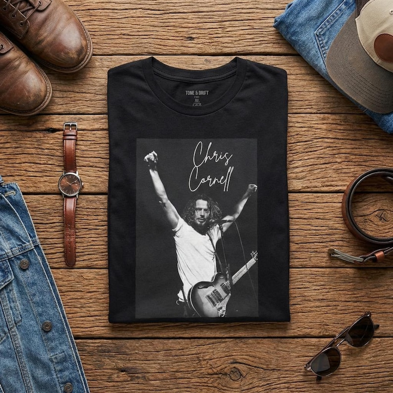 Camiseta de rock tributo a Chris Cornell / Camiseta vintage de música grunge / Camiseta gráfica inspirada en el Seattle Sound imagen 3