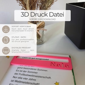 Könnte beinhalten: Ein leuchtend pinkes 3D-gedrucktes Lesezeichen mit dem eingeprägten Namen Nala, das auf einem offenen Buch liegt. Das Bild enthält Textüberlagerungen, die darauf hinweisen, dass es sich um eine digitale 3D-Druckdatei zum Download handelt.