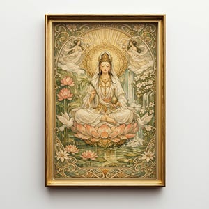 Könnte beinhalten: Gerahmter Kunstdruck mit einer friedlichen Figur in weißen Gewändern, die auf einer Lotusblume sitzt, umgeben von Tauben, Blumen und Engeln. Das Kunstwerk hat einen goldenen Rahmen und eine sanfte Farbpalette aus Gold, Grün und Rosa.