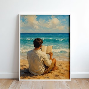 Könnte beinhalten: Ein gerahmter Wandkunstdruck, der eine Person zeigt, die auf einem Sandstrand sitzt, von hinten gesehen, bekleidet mit einem hellen Hemd und Shorts, während sie ein offenes Buch hält. Die Szene zeigt einen hellblauen Ozean mit weißen Wellen.