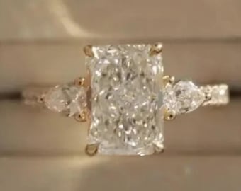 4 CT Big Radiant Cut Moissanite Förlovningsring i 14K massivt guld med sidoslipad päronslipad pavefattning och tre stenar, katedralfattad personlig ring