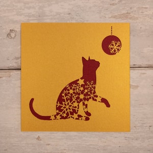 Carte de Noël chat // Design festif, Chat et boule de Noël, Flocons de neige, Découpe laser, Fait main, Carte vierge, Carte papercut