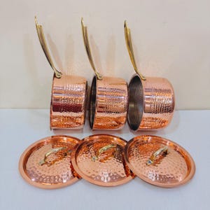 Pentola in rame martellato con manico in ottone e interno rivestito in stagno, pentolame tradizionale