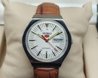 Japan Vintage seiko 5 refurbished white dial stainless steel made Men's wrist watch