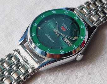 Vintage seiko 5 refurbished green dial stainless steel japan made Men's wrist watch