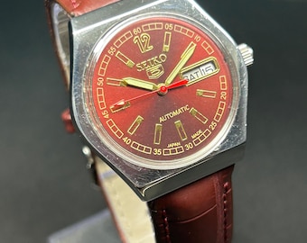 Japan Vintage seiko 5 refurbished red dial stainless steel made Men's wrist watch