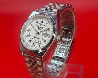 Men's wrist watch Vintage seiko 5 refurbished white dial stainless steel
